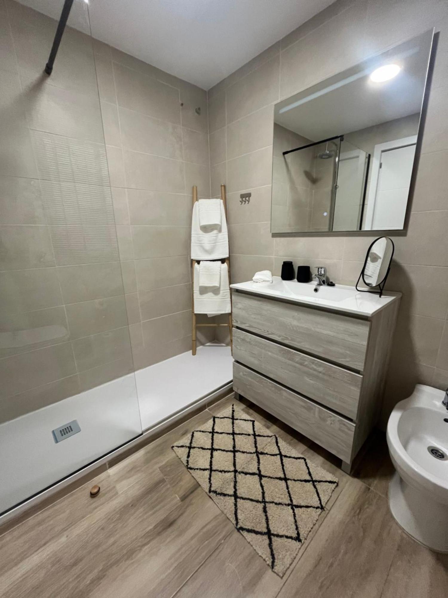 Love Rent4 Malaga Huelin Экстерьер фото